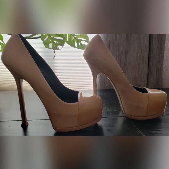 YSL Yves Saint Laurent TribToo in Tan Suede with Patent Leather Toes - Picture 2 of 8